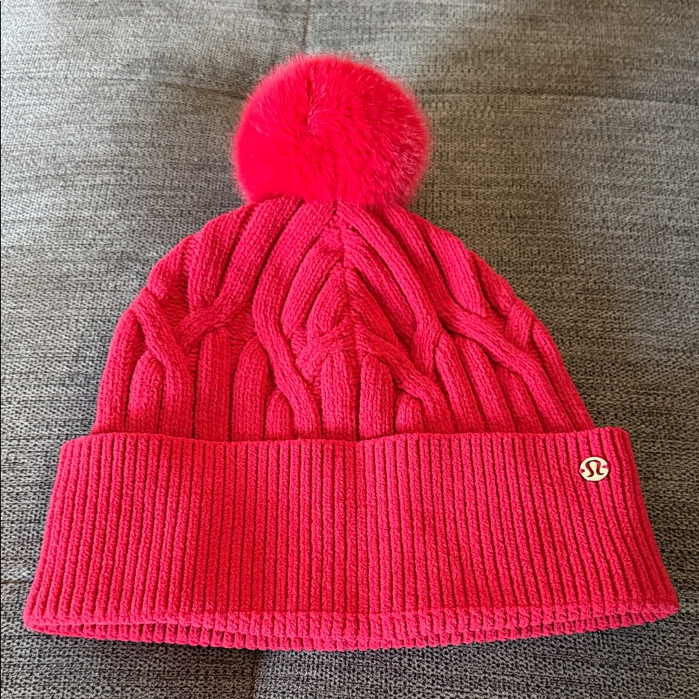 🍋 Lululemon red Cable Knit Pom Pom Beanie